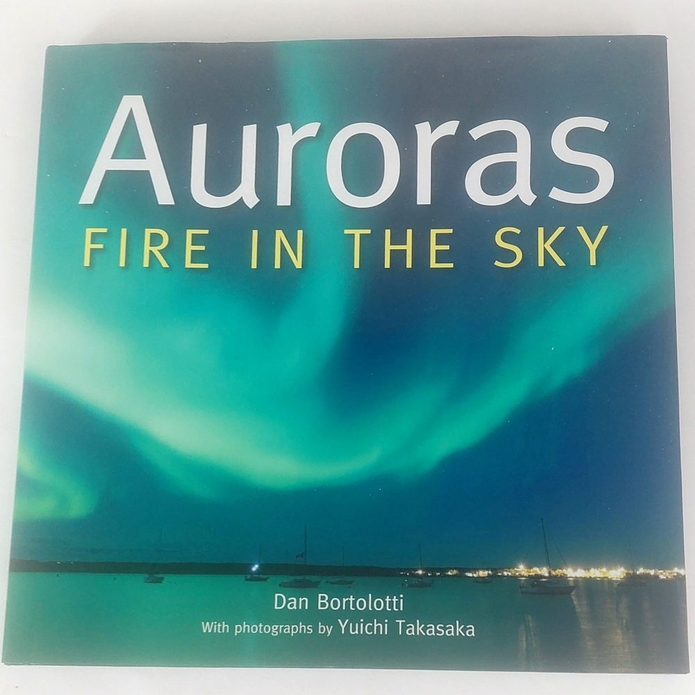 Auroras: Fire in the Sky Book Photos by Amazing Photographer Yuichi Takasaka
